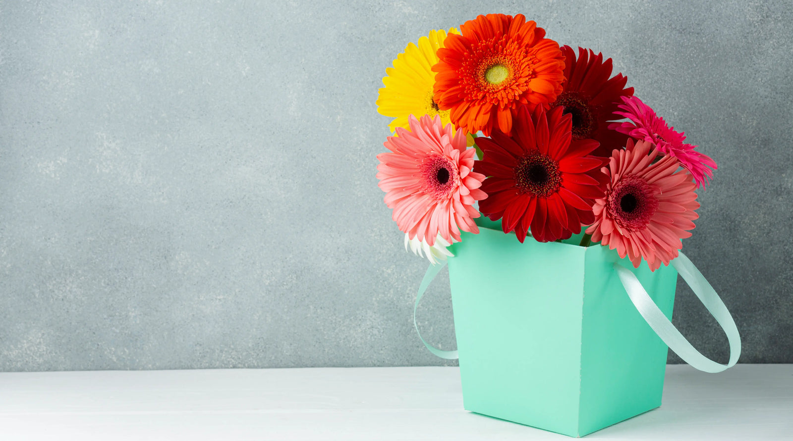 Fresh and Stylish Flower Box Delivery Across Dubai