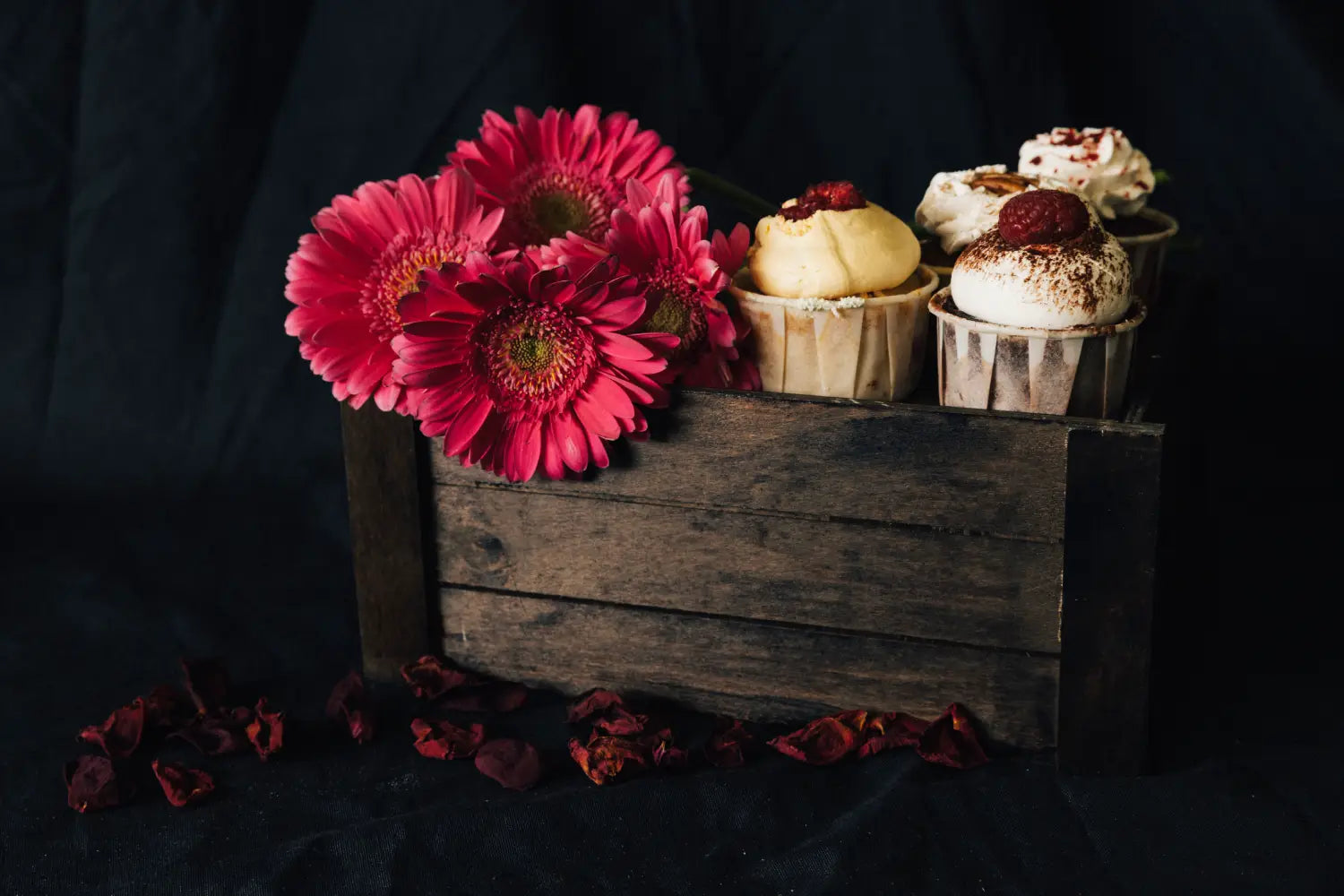 Flowers and Sweets: A Perfect Duo for Every Celebration