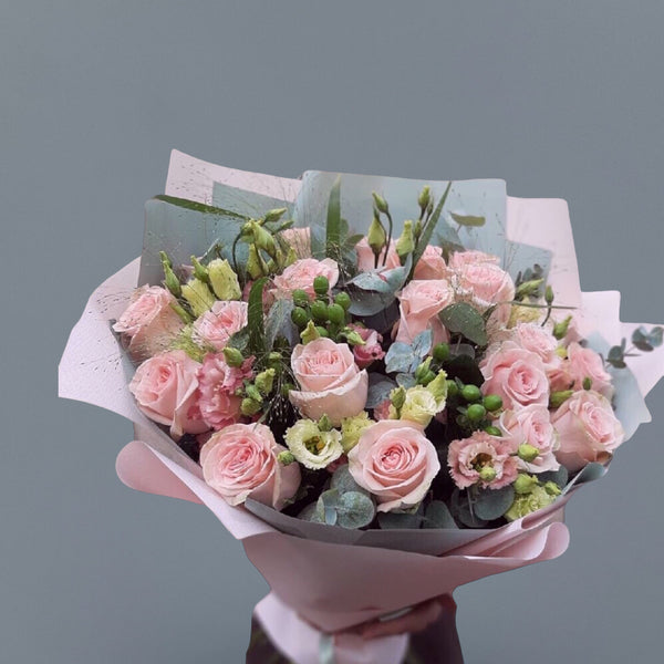 Roses and Lisianthus Bouquet